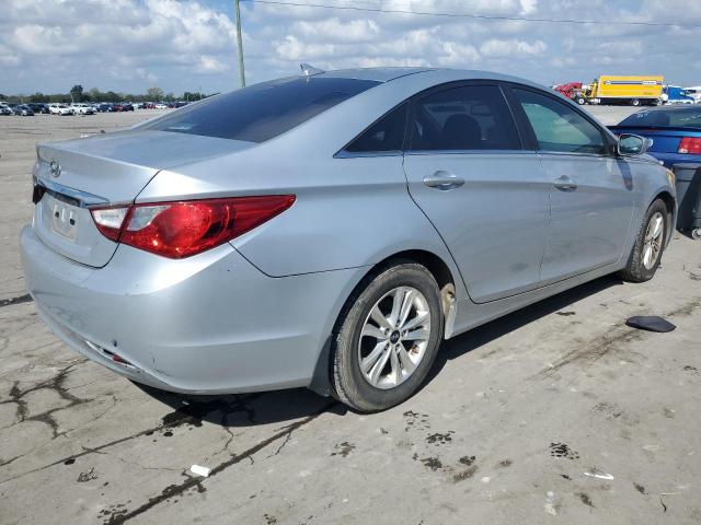 5NPEB4AC7DH635418 - 2013 HYUNDAI SONATA GLS SILVER photo 3