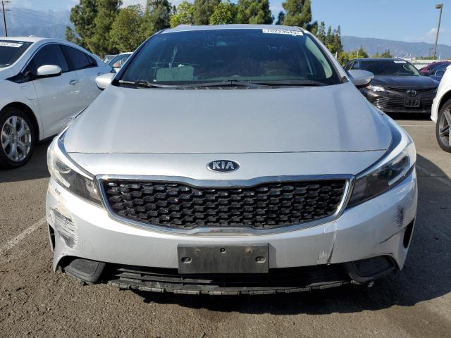 3KPFK4A75JE221741 - 2018 KIA FORTE LX SILVER photo 5