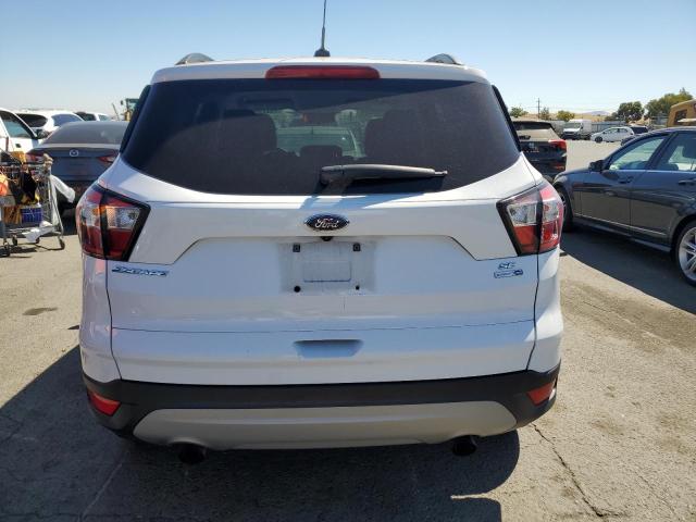 1FMCU9GD1JUB26209 - 2018 FORD ESCAPE SE WHITE photo 6