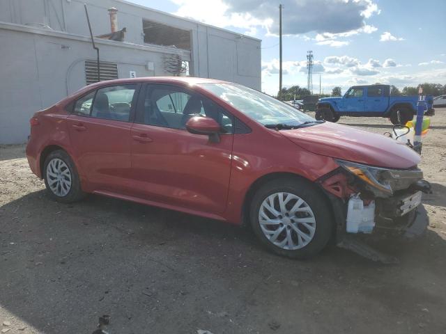 5YFEPRAE7LP069858 - 2020 TOYOTA COROLLA LE RED photo 4