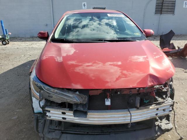 5YFEPRAE7LP069858 - 2020 TOYOTA COROLLA LE RED photo 5