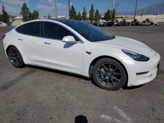 5YJ3E1EB2KF359269 - 2019 TESLA MODEL 3 أبيض صورة 4