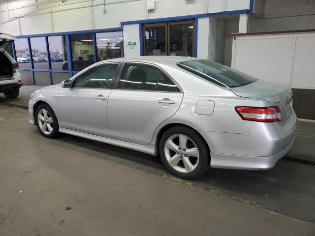 4T1BF3EK1AU015938 - 2010 TOYOTA CAMRY BASE ვერცხლისფერი ფოტო 2