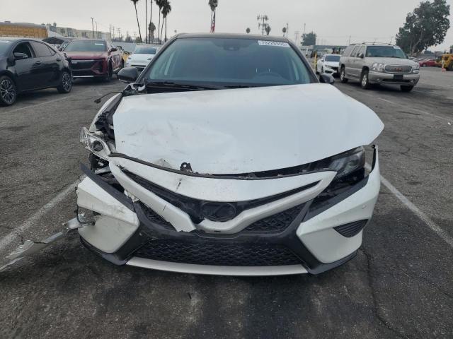 4T1BZ1HK5KU027048 - 2019 TOYOTA CAMRY XSE 白色 照片 5