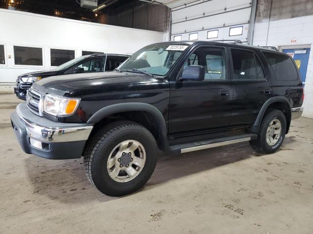 2000 TOYOTA 4RUNNER SR5, 