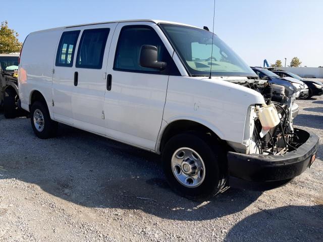 1GCWGAFP0K1362956 - 2019 CHEVROLET EXPRESS G2 WHITE photo 4