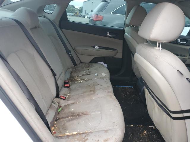 5XXGT4L32JG194999 - 2018 KIA OPTIMA LX WHITE photo 10