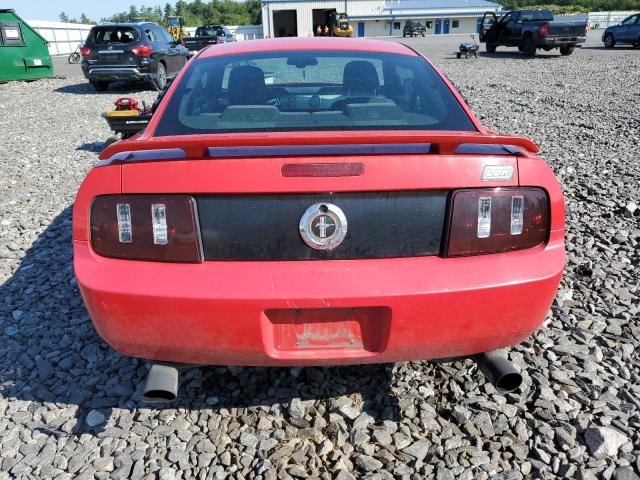 1ZVHT80N865143923 - 2006 FORD MUSTANG RED photo 6