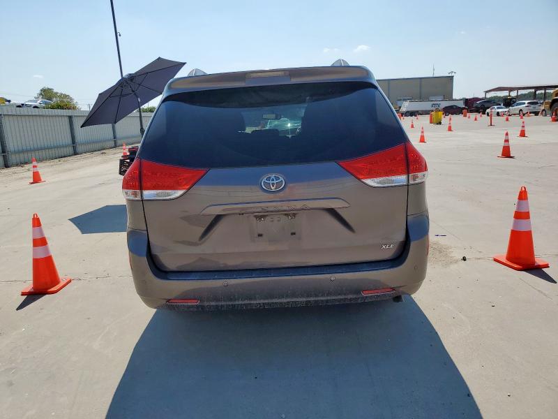 5TDYK3DC5CS267705 - 2012 TOYOTA SIENNA XLE CHARCOAL photo 6