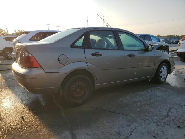 1FAFP34N65W286198 - 2005 FORD FOCUS ZX4 BEIGE photo 3