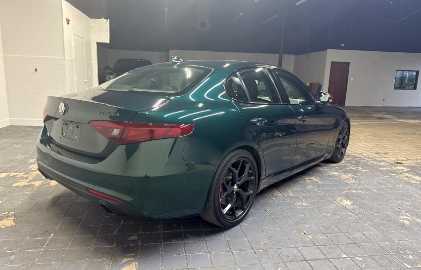 ZARFAMAN1L7625601 - 2020 ALFA ROMEO GIULIA GREEN photo 4