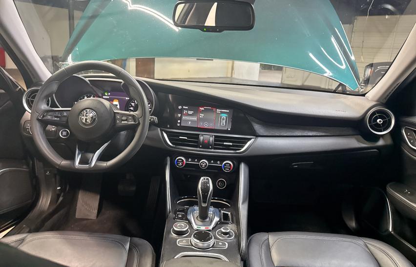 ZARFAMAN1L7625601 - 2020 ALFA ROMEO GIULIA GREEN photo 9