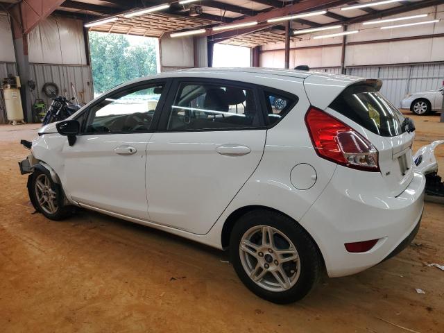 3FADP4EJ9JM115707 - 2018 FORD FIESTA SE WHITE photo 2