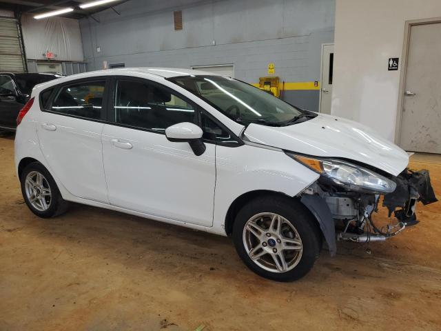 3FADP4EJ9JM115707 - 2018 FORD FIESTA SE WHITE photo 4