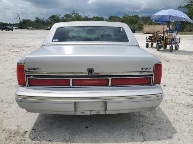 1LNLM82W0VY733283 - 1997 LINCOLN TOWN CAR SIGNATURE 银色 照片 6