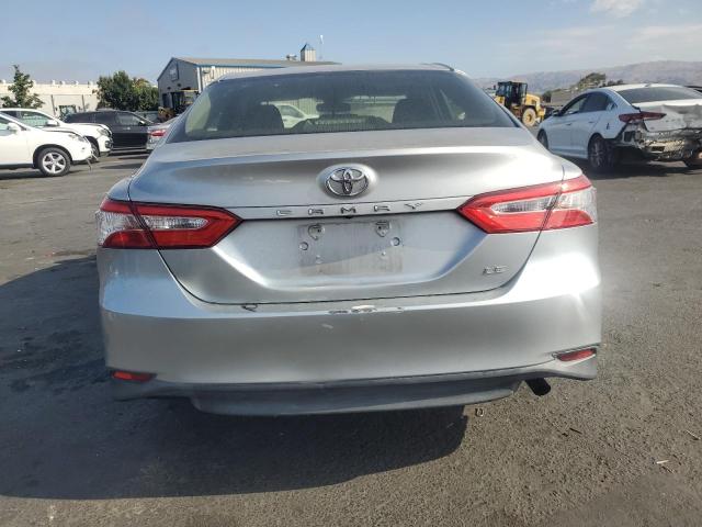 JTNB11HK8J3039450 - 2018 TOYOTA CAMRY L ვერცხლისფერი ფოტო 6