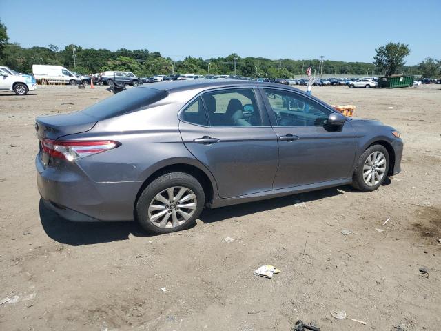 4T1B11HK1JU633212 - 2018 TOYOTA CAMRY L GRAY photo 3