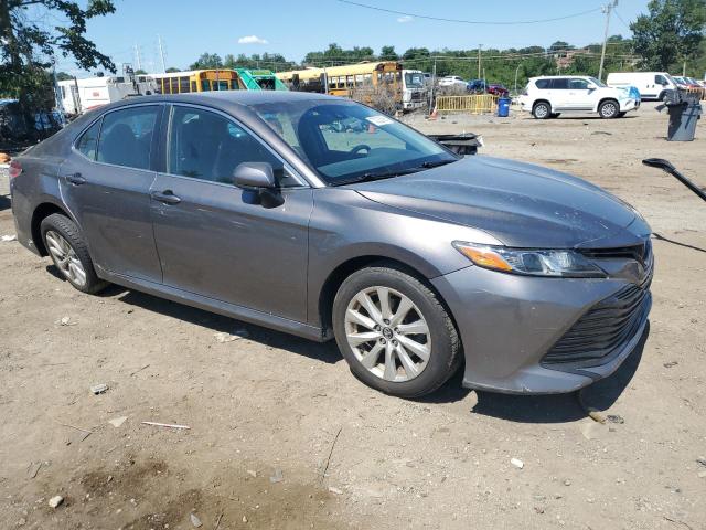 4T1B11HK1JU633212 - 2018 TOYOTA CAMRY L GRAY photo 4