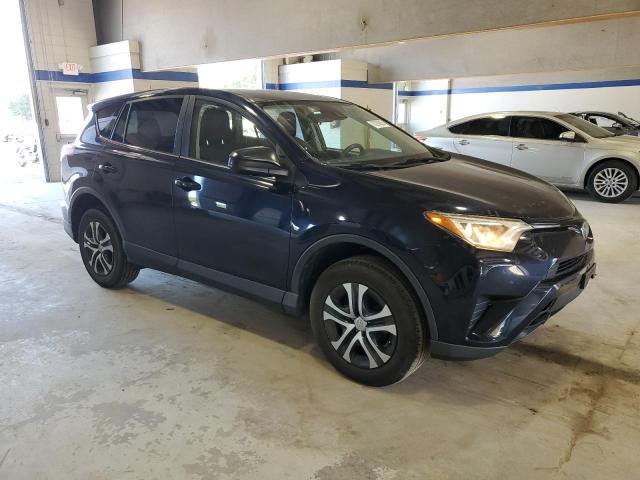 JTMBFREV6JJ718096 - 2018 TOYOTA RAV4 LE Көк фото 4
