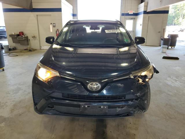 JTMBFREV6JJ718096 - 2018 TOYOTA RAV4 LE Көк фото 5