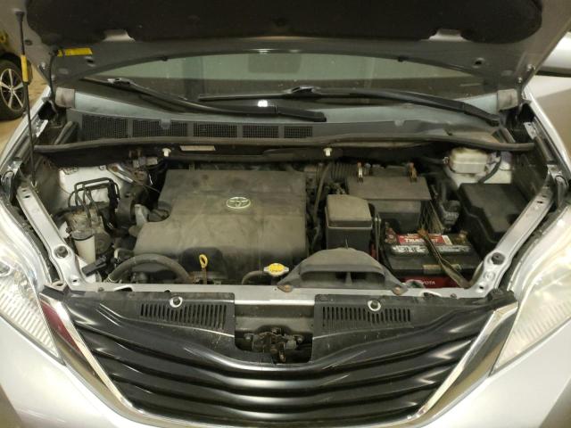 5TDKK3DCXDS282854 - 2013 TOYOTA SIENNA LE SILVER photo 12