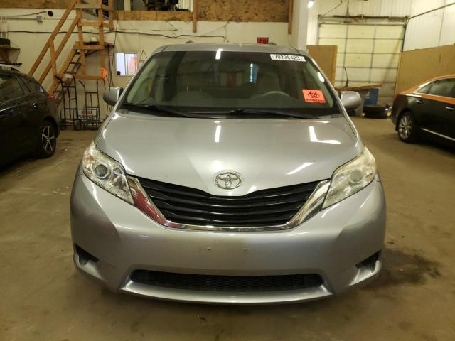 5TDKK3DCXDS282854 - 2013 TOYOTA SIENNA LE SILVER photo 5