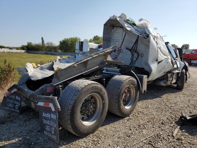 4V4WC9DHXRN627623 - 2024 VOLVO VNR WHITE photo 3