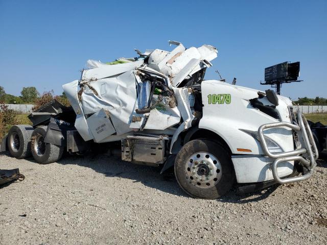 4V4WC9DHXRN627623 - 2024 VOLVO VNR WHITE photo 4