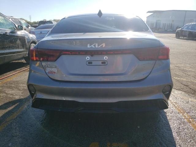 3KPF24AD3PE686033 - 2023 KIA FORTE LX GRAY photo 6