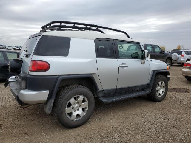 JTEBU11F070074692 - 2007 TOYOTA FJ CRUISER SILVER photo 3