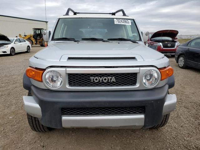 JTEBU11F070074692 - 2007 TOYOTA FJ CRUISER SILVER photo 5