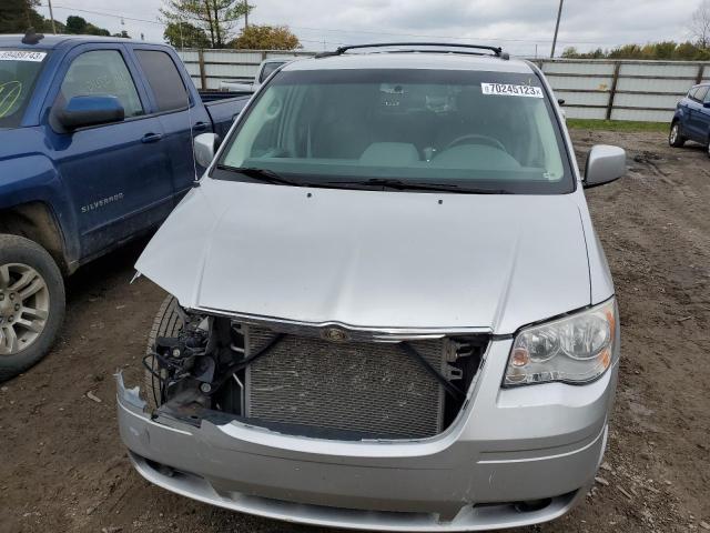 2A4RR5DX9AR123749 - 2010 CHRYSLER TOWN & COU TOURING 银色 照片 5