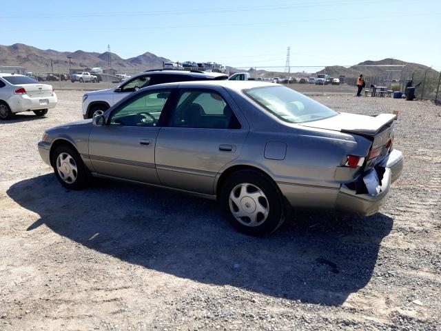 JT2BF22KXW0135666 - 1998 TOYOTA CAMRY CE BEIGE photo 2