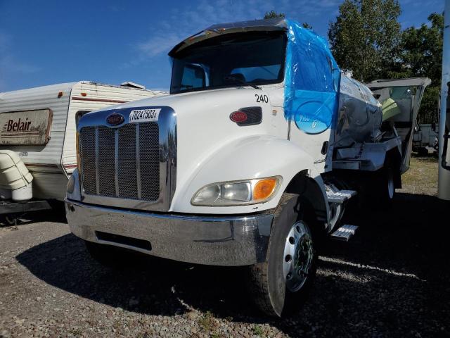 2NP2HJ6X1GM324804 - 2016 PETERBILT 337 WHITE photo 2