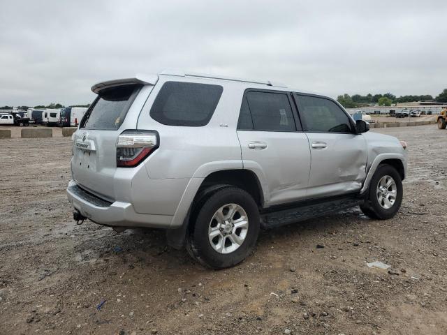 JTEBU5JR0J5523848 - 2018 TOYOTA 4RUNNER SR5/SR5 PREMIUM Gümüş foto 3