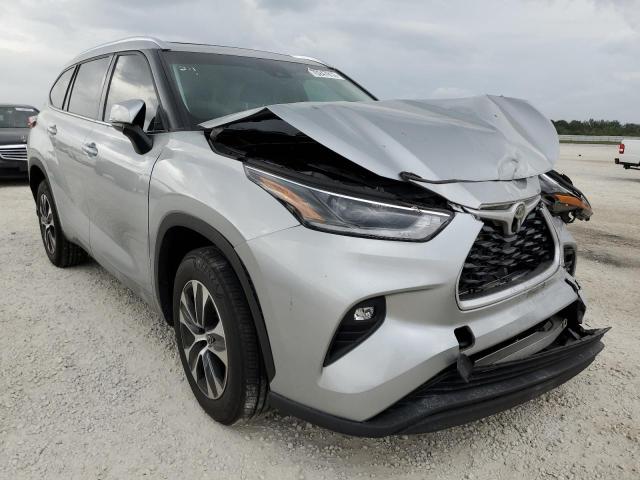 5TDGZRAH8MS087999 - 2021 TOYOTA HIGHLANDER XLE SILVER photo 4