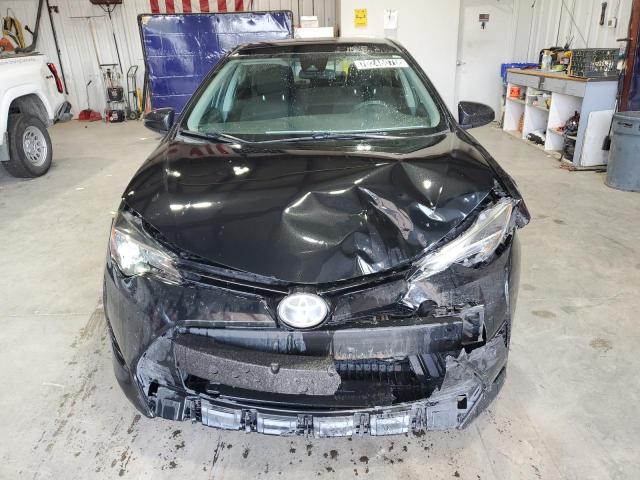 2T1BURHE0JC086693 - 2018 TOYOTA COROLLA L BLACK photo 5