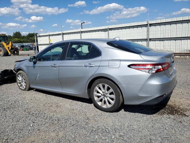 4T1L11BK1LU017302 - 2020 TOYOTA CAMRY LE SILVER photo 2