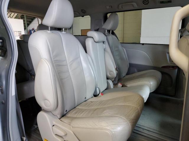 5TDYK3DC8BS044041 - 2011 TOYOTA SIENNA XLE SILVER photo 11