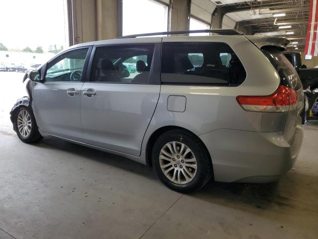 5TDYK3DC8BS044041 - 2011 TOYOTA SIENNA XLE SILVER photo 2