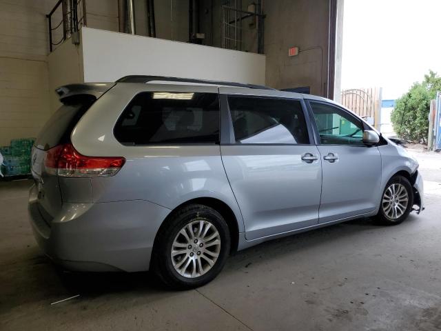 5TDYK3DC8BS044041 - 2011 TOYOTA SIENNA XLE SILVER photo 3