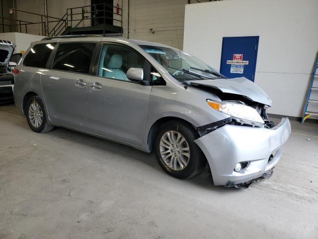 5TDYK3DC8BS044041 - 2011 TOYOTA SIENNA XLE SILVER photo 4
