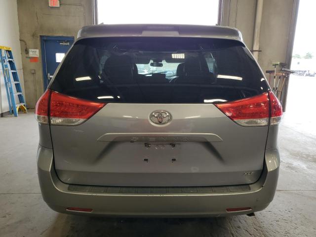 5TDYK3DC8BS044041 - 2011 TOYOTA SIENNA XLE SILVER photo 6