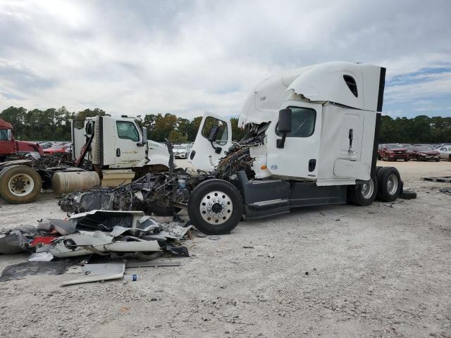 1FUJGLD57GLGV0052 - 2016 FREIGHTLINER CASCADIA 1 WHITE photo 2