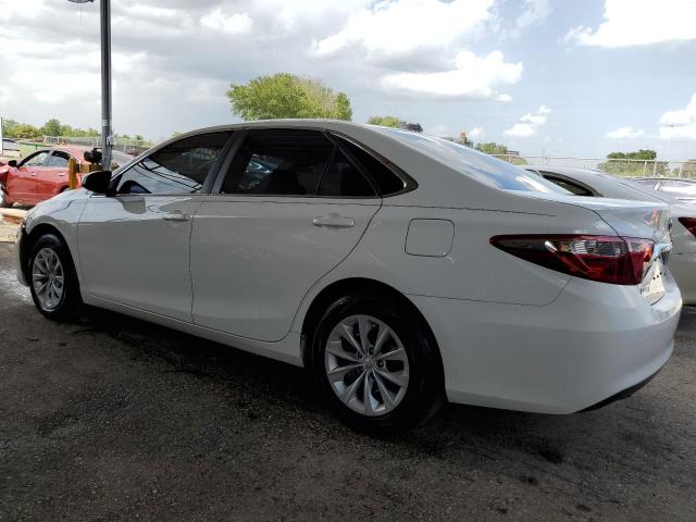 4T1BF1FK2FU914267 - 2015 TOYOTA CAMRY LE WHITE photo 3