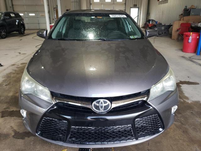 4T1BF1FK6HU632281 - 2017 TOYOTA CAMRY LE SILVER photo 5