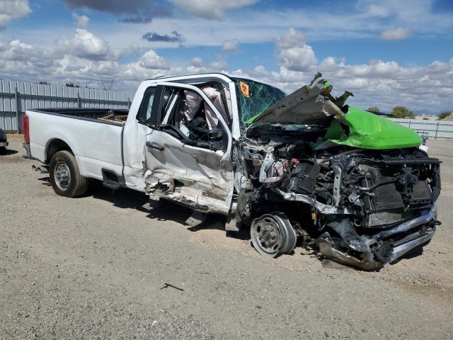 1FT8X2AT7REF20702 - 2024 FORD F250 SUPER DUTY WHITE photo 4