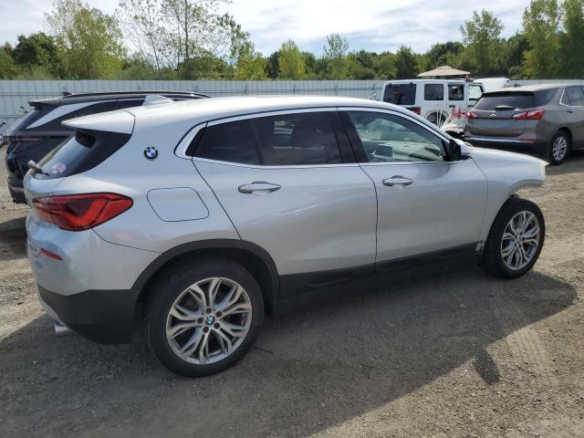 WBXYJ5C38JEF72009 - 2018 BMW X2 XDRIVE28I SILVER photo 3
