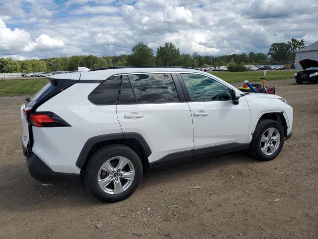 2T3P1RFV4MW154490 - 2021 TOYOTA RAV4 XLE WHITE photo 3