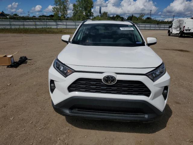 2T3P1RFV4MW154490 - 2021 TOYOTA RAV4 XLE WHITE photo 5